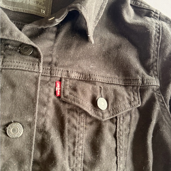 Levi's Wellthread Women’s Trucker Jacket in Wave Black Denim Size 1X - Picture 4 of 5